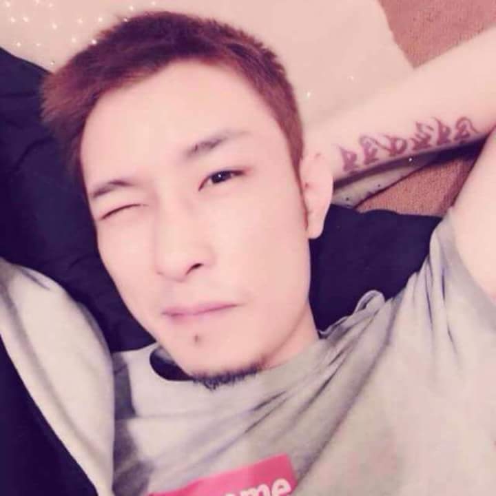 难得拥抱的第一张照片--保定相亲服务中心