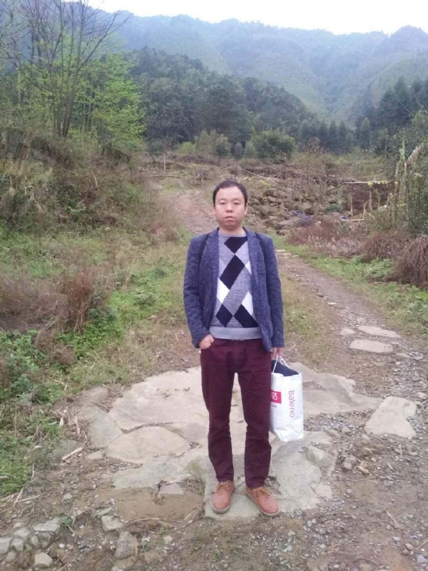 奋斗的第一张照片--保定相亲服务中心