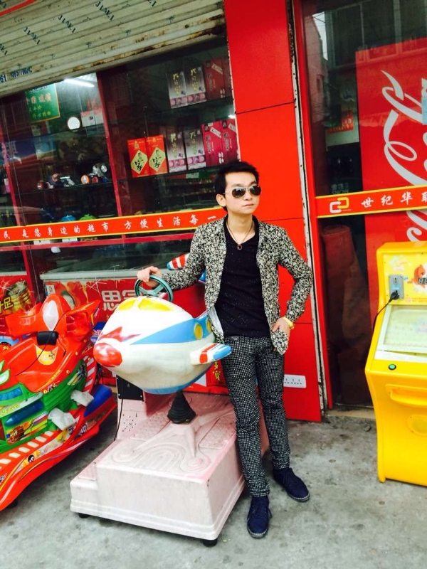 阳光帅气男嘉宾的第一张照片--保定相亲服务中心