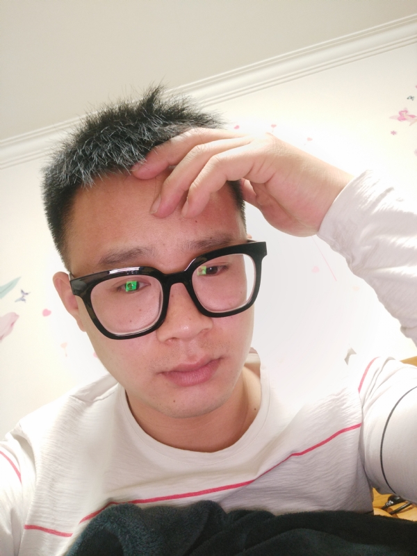 华灯初上的夜晚的第一张照片--保定相亲服务中心