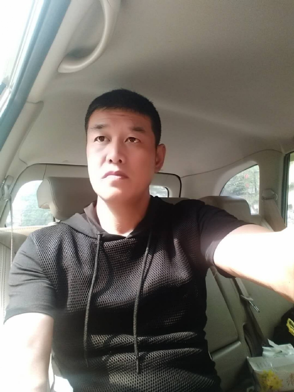 深爱的疯子的第一张照片--保定相亲服务中心