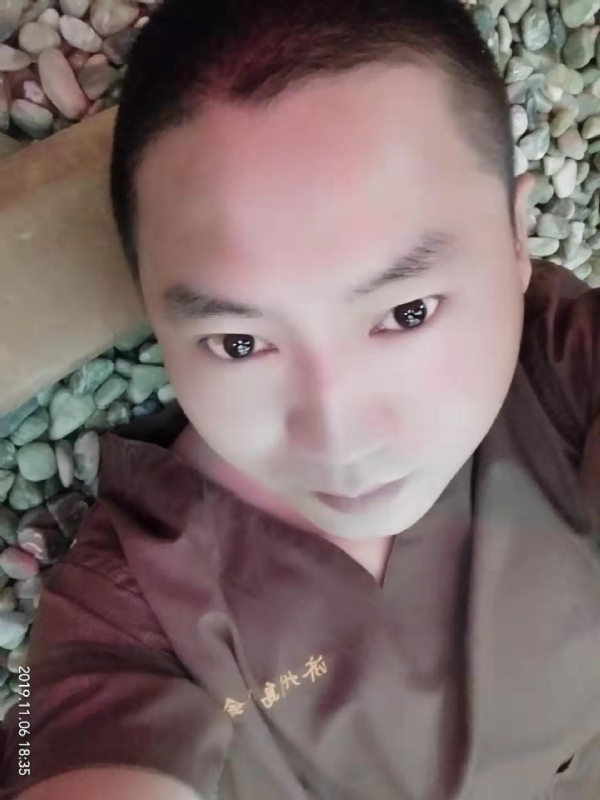 红枫叶的第一张照片--保定相亲服务中心