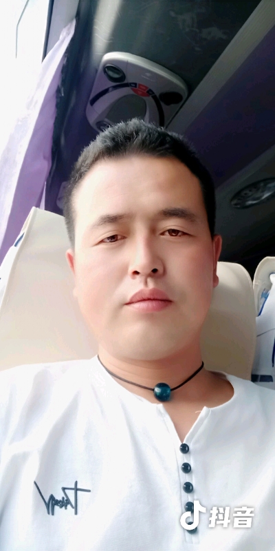 瞬间被爱上的第一张照片--保定相亲服务中心