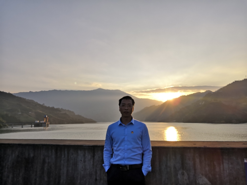 庸人自扰的第一张照片--保定相亲服务中心