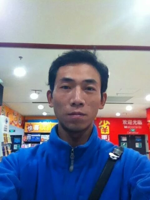 青草地溪水边的第一张照片--保定相亲服务中心