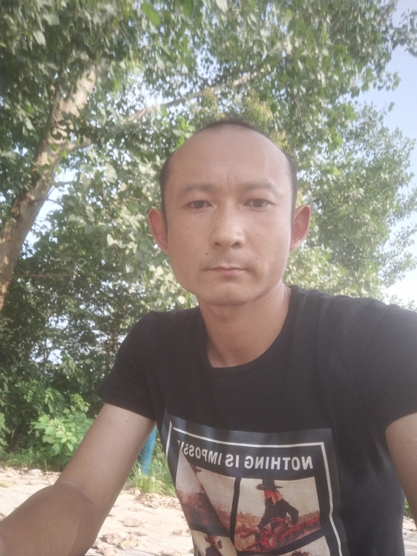 80大叔的第二张照片--保定相亲服务中心