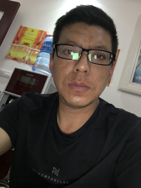 牵手的第三张照片--保定相亲服务中心