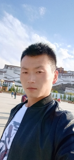 阳光下的小草的第一张照片--保定相亲服务中心