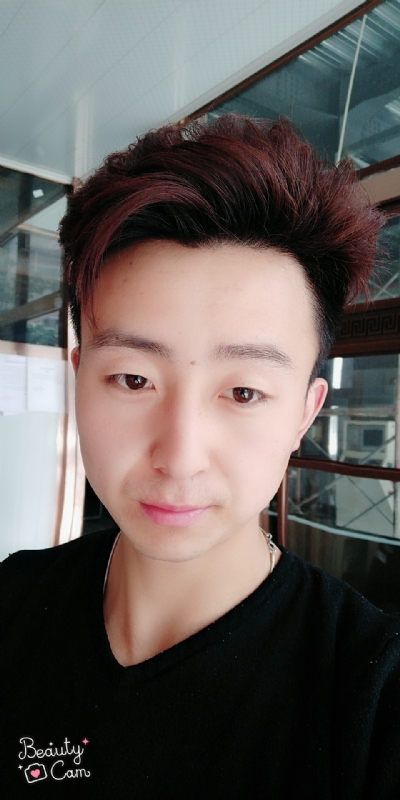 拼命微笑的第三张照片--保定相亲服务中心