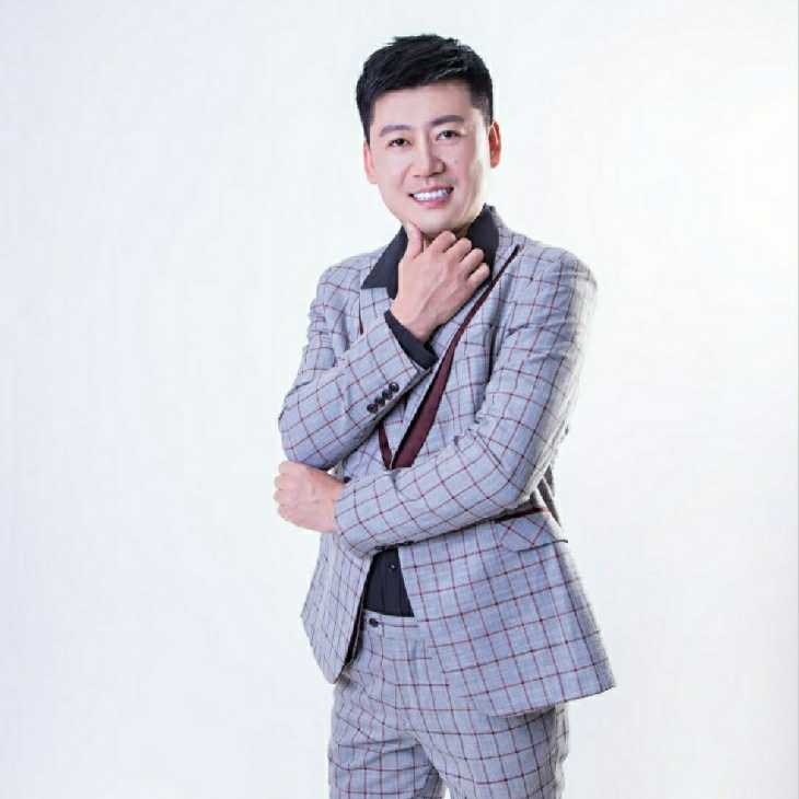 屋顶拾荒人的第一张照片--保定相亲服务中心