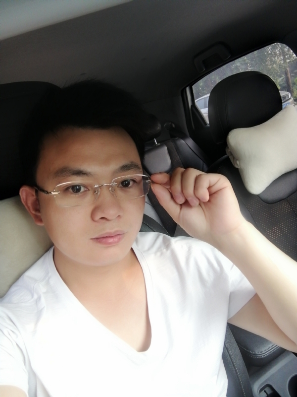 幸福的拥抱的第二张照片--保定相亲服务中心