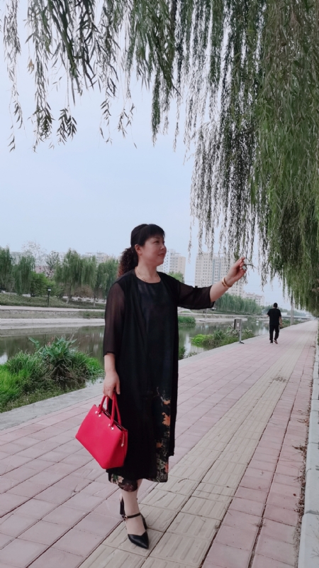 周本玲的第一张照片--保定相亲服务中心