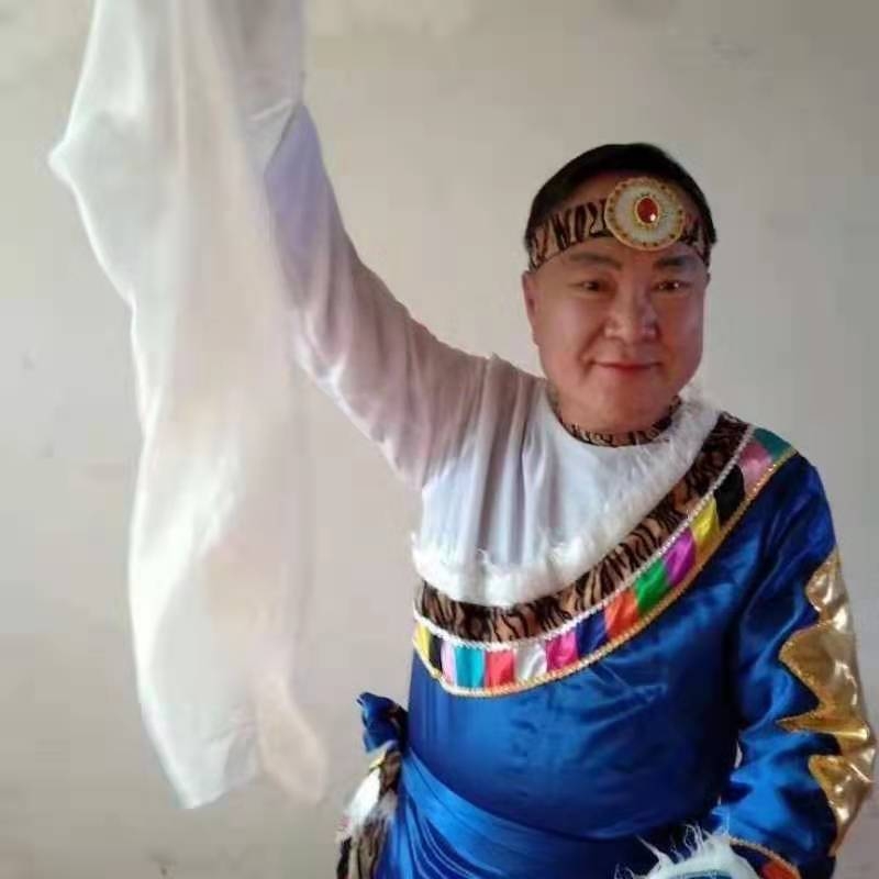 走在冷风中的第一张照片--保定相亲服务中心