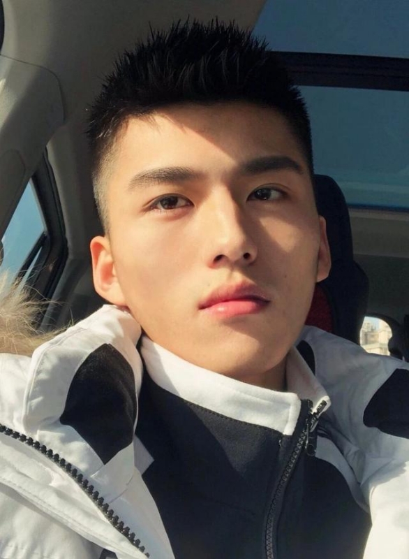 飞翔的第一张照片--保定相亲服务中心