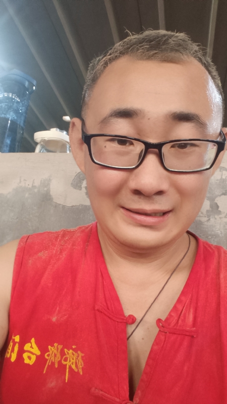 黑黑一笑的第二张照片--保定相亲服务中心