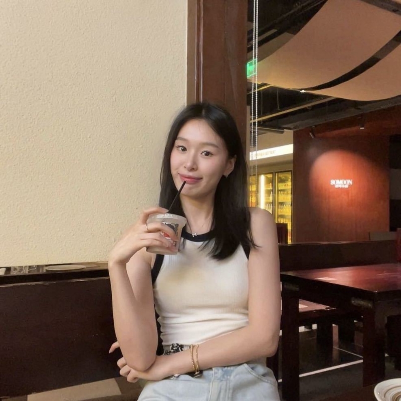 羽毛的第一张照片--保定相亲服务中心