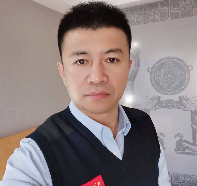 生在红旗下的第一张照片--保定相亲服务中心