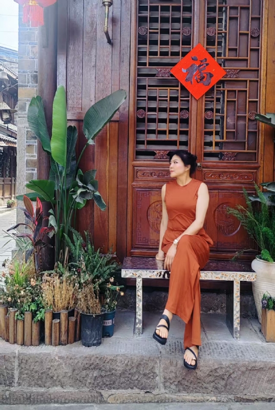 宛霞的第一张照片--保定相亲服务中心