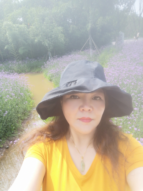 宛霞的第三张照片--保定相亲服务中心