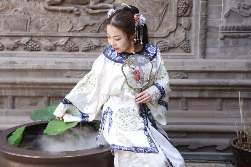 认真的雪的第一张照片--保定相亲服务中心